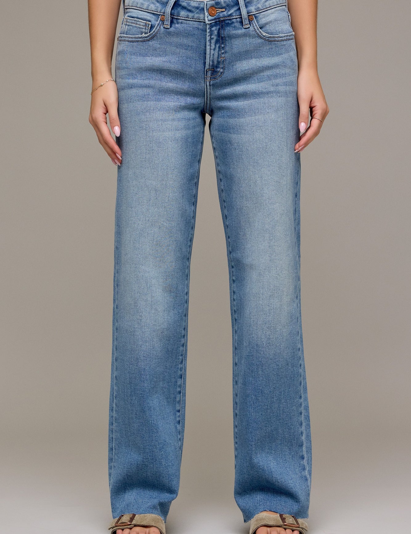 Ella Low Rise Jeans - Medium Wash