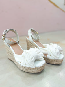 Attire Wedge