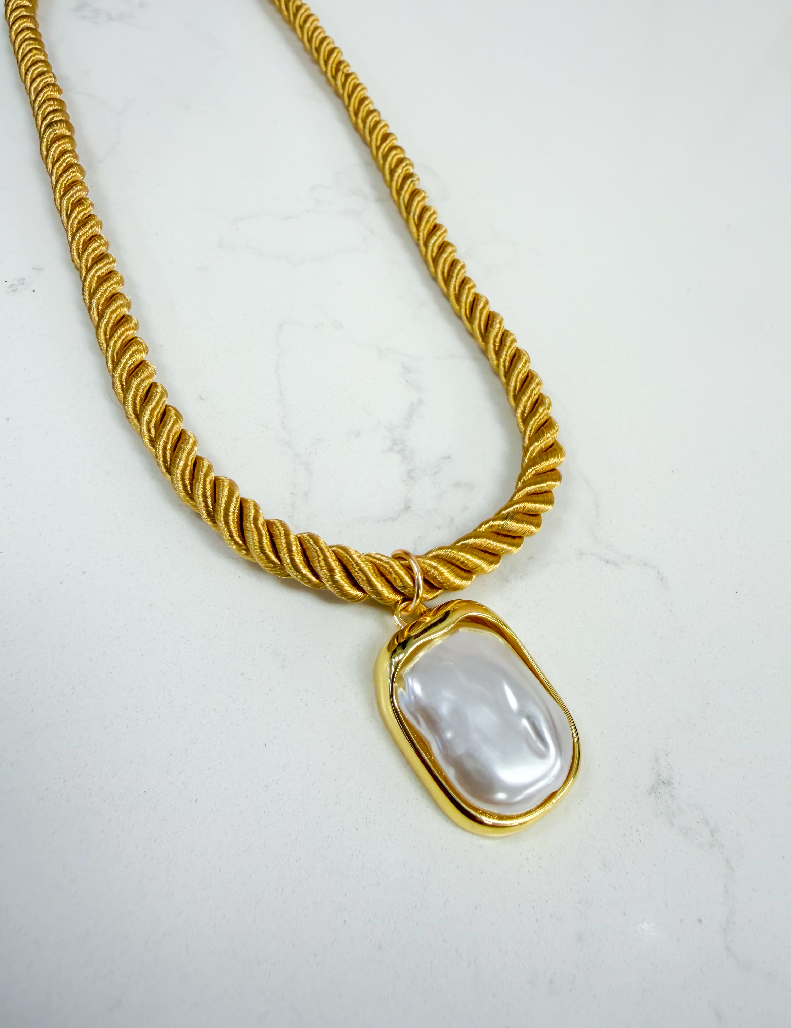 Rope Necklace Pearl Pendant - Gold