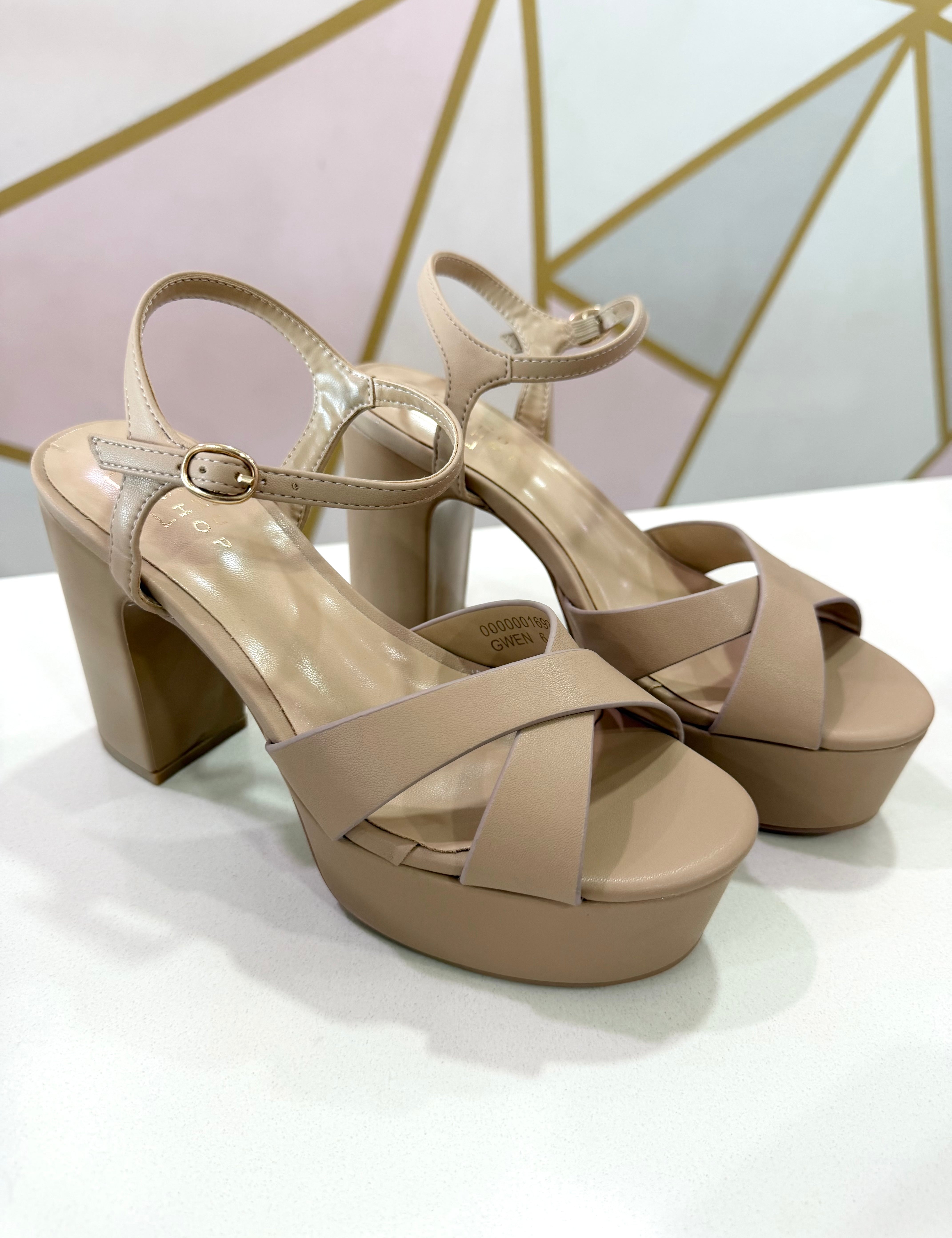 Gwen Heel - Nude
