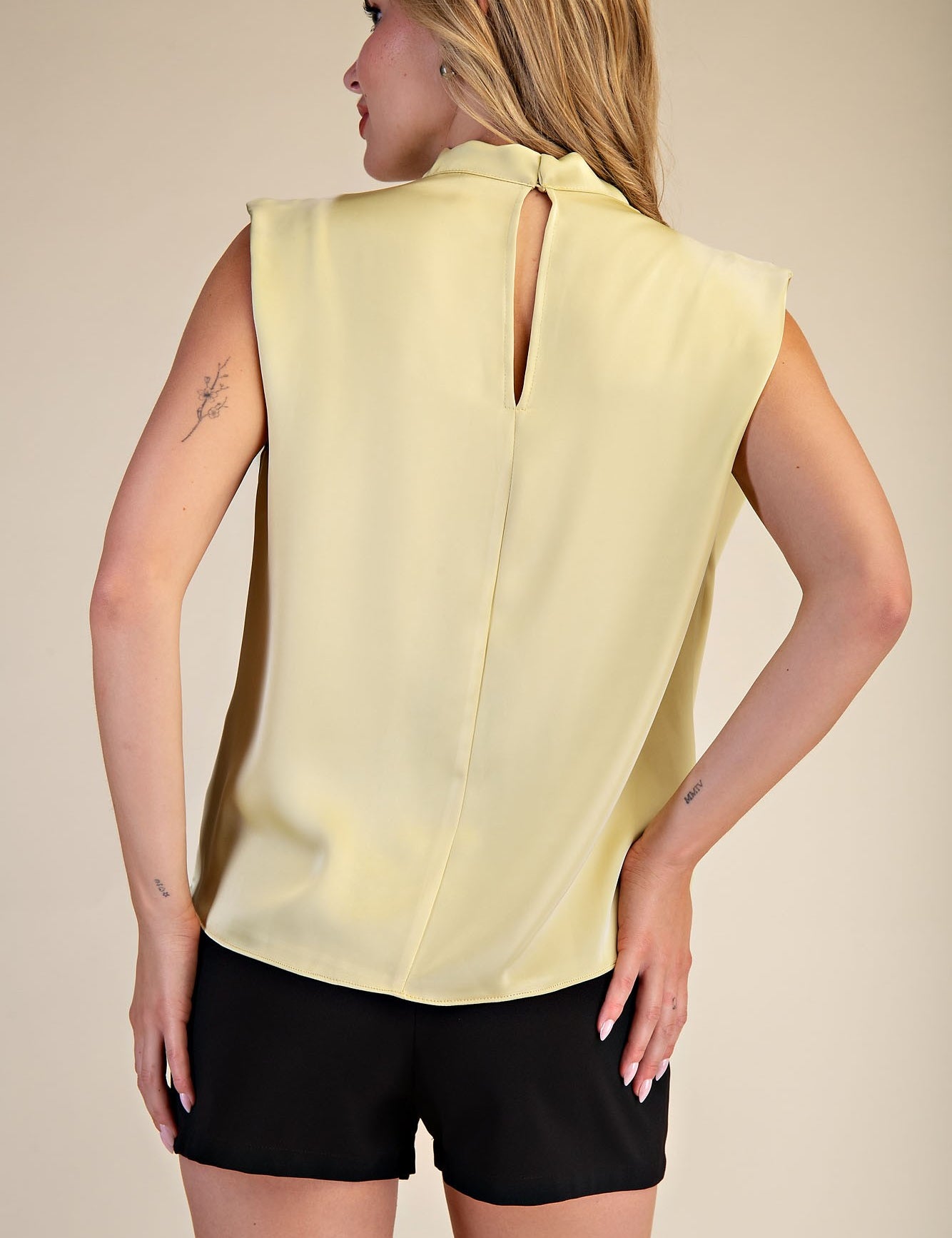 Glamorous Poise Top Sage