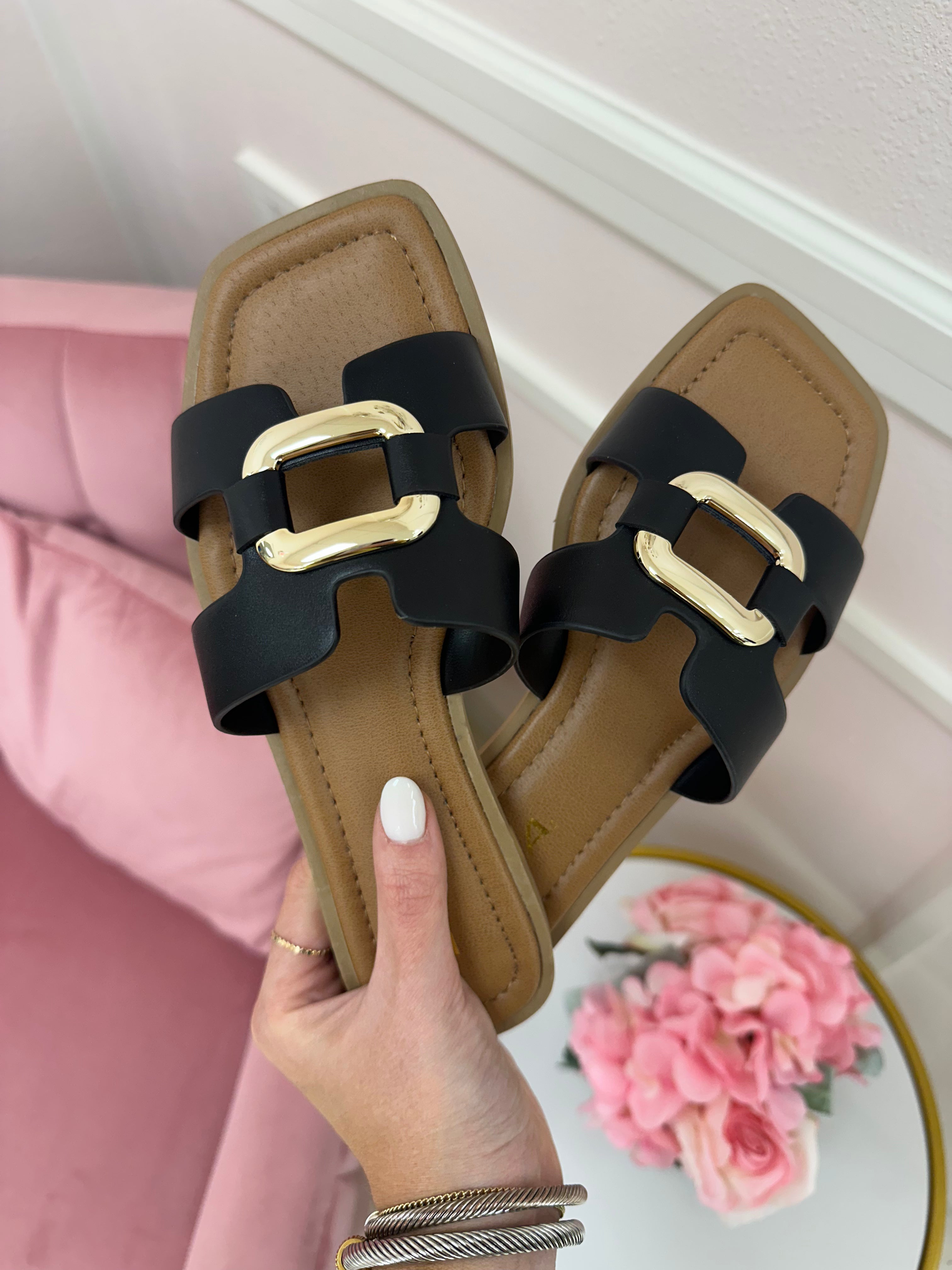 Feng Black Sandal