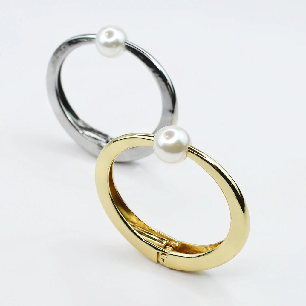 Halo Pearl Bangle